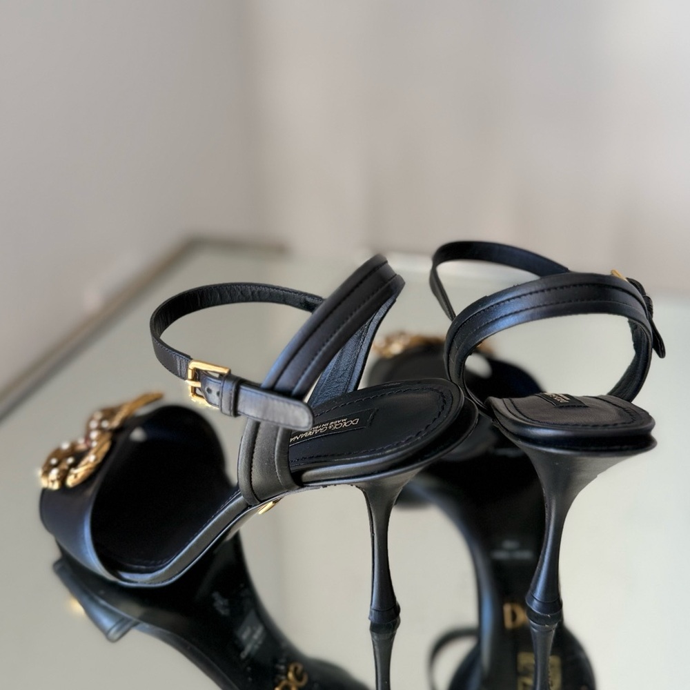 Like new DOLCE & GABBANA Dg Amore 95mm Pearl embellished Sandals 38 $975 - Picture 8 of 10